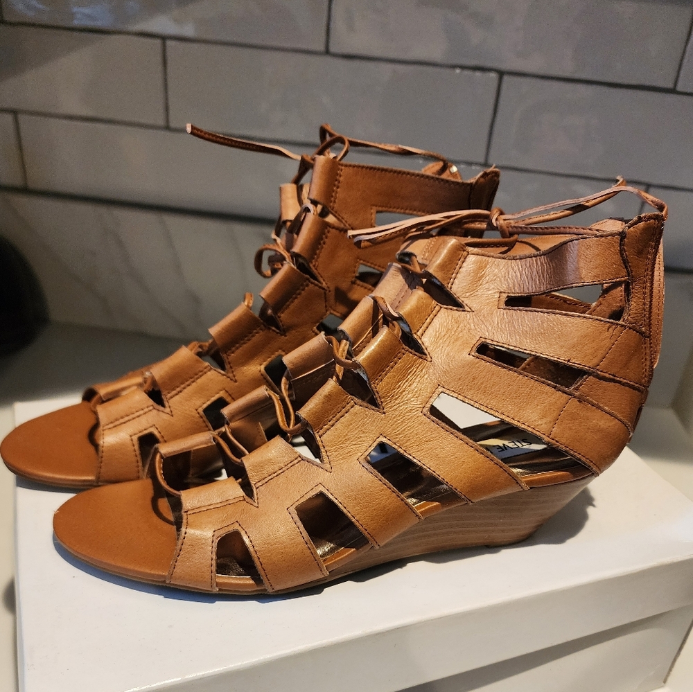 Steve Madden Tan Wedge Sandals with Gladiator Design